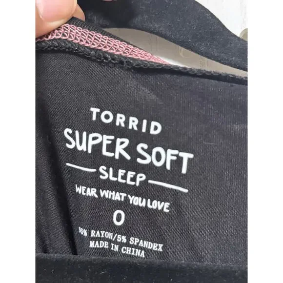 Torrid Size 0 - Size Large Long Sleeve Galaxy Cats Black Super Soft Shirt - Picture 3 of 7